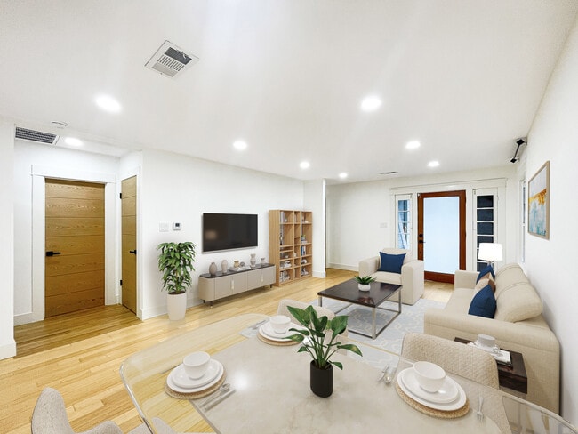 Photo - 2414 Effie St