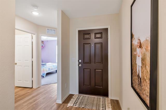 Photo - 1228 Viscount St