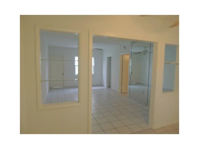 Foyer - 2243 Calais Dr Unit 2