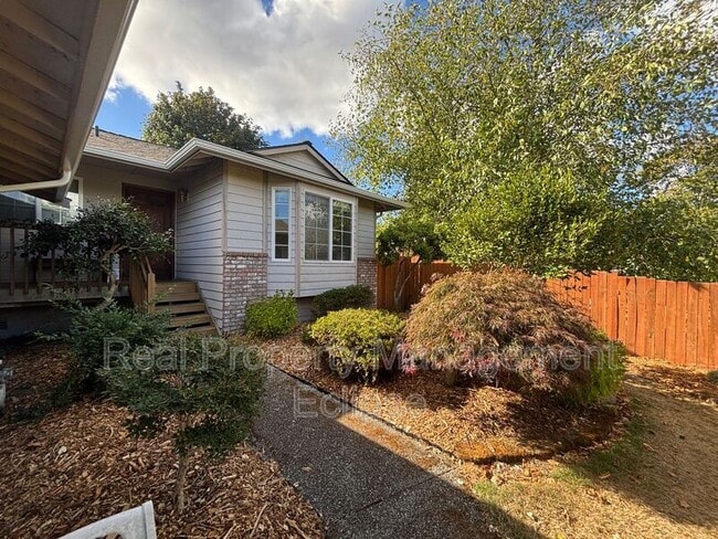 Building Photo - 3022 Russell Way Unit #B
