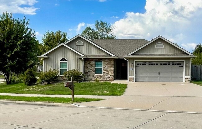 Building Photo - 3 Bedroom Ranch-Style Home in West Columbia