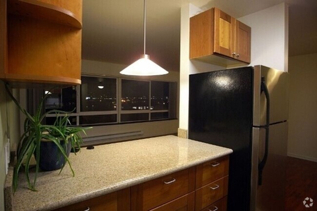 Building Photo - Large spacious one bedroom with private patio Unit R-107 Rental