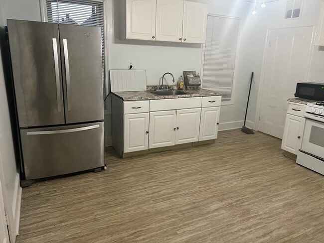 Building Photo - 141 Franklin St Unit i41 Franklin St #2 Rental