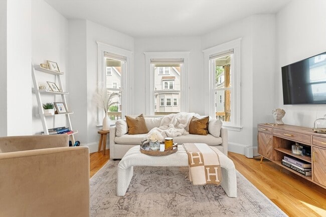 Building Photo - 54 Bloomfield St Unit 1