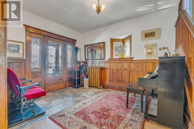 Photo - 295 Wright Ave