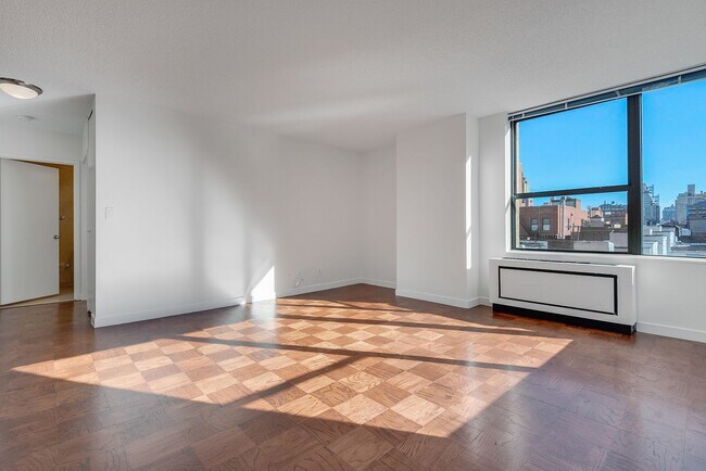 Photo - 247 W 87th St