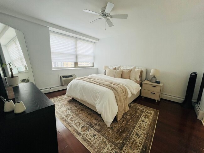 Photo - 253 E Delaware Pl Unit 18c