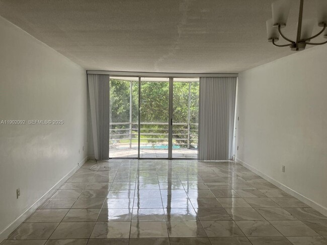 Building Photo - 1601 NE 191st St Unit B316