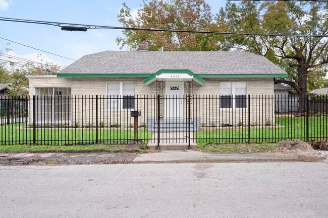 Photo - 5001 McKinney St