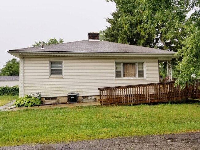 Building Photo - Renovated & Move-In Ready 2BR/1BA Home