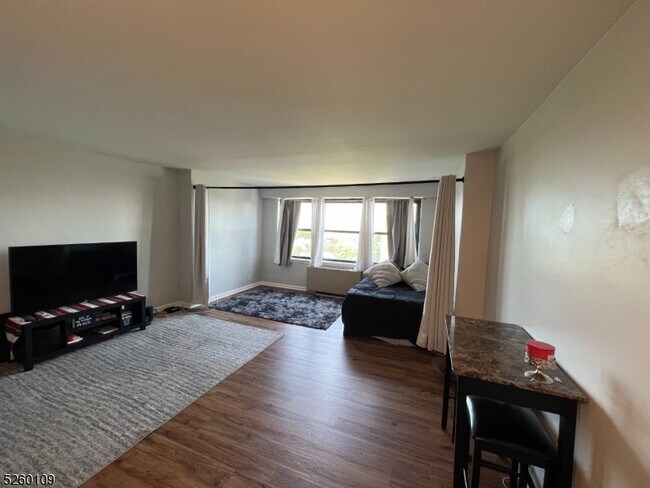 Photo - 285 Aycrigg Ave Unit 12C