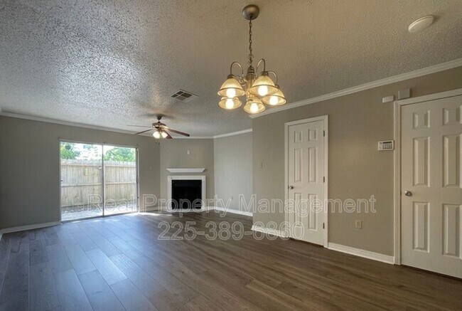 Photo - 920 W Tony St