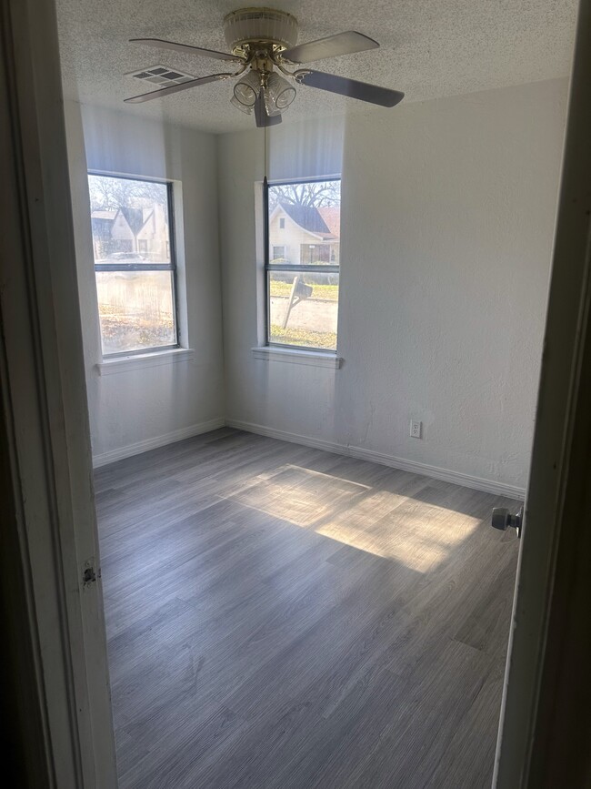 Photo - 1106 S High School St