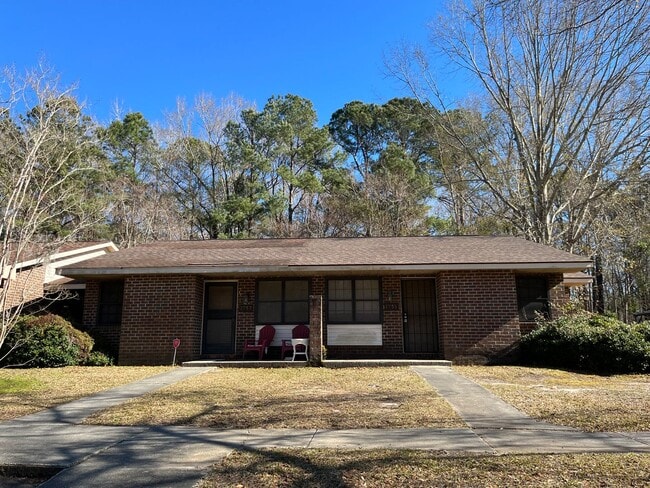Newly renovated centrally located Duplex - Newly renovated centrally located Duplex House