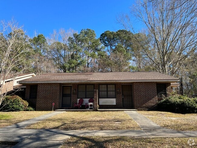 Building Photo - Newly renovated centrally located Duplex Rental