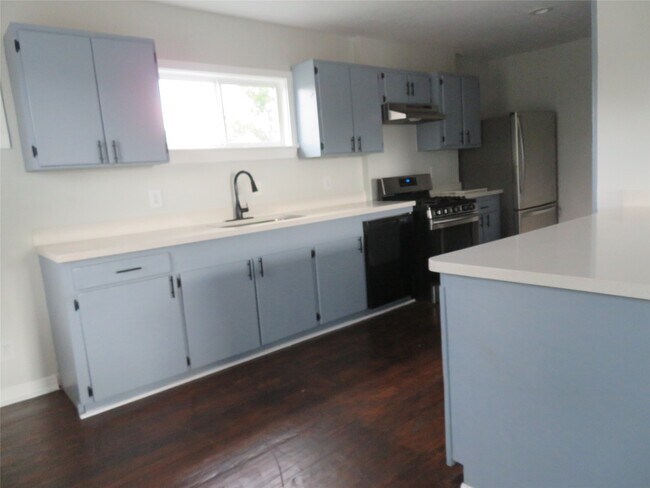 Building Photo - 5014 Walker St Rental