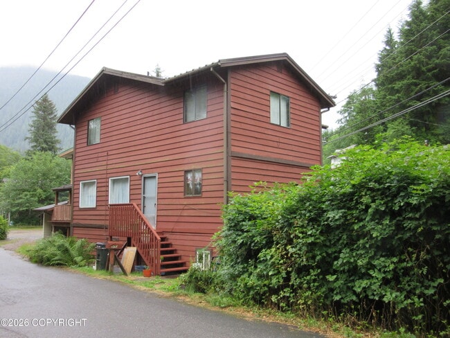 Building Photo - 900 Freeman St Unit Lower