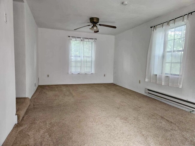 Living Room - 2612 Louisiana Ave Unit 1