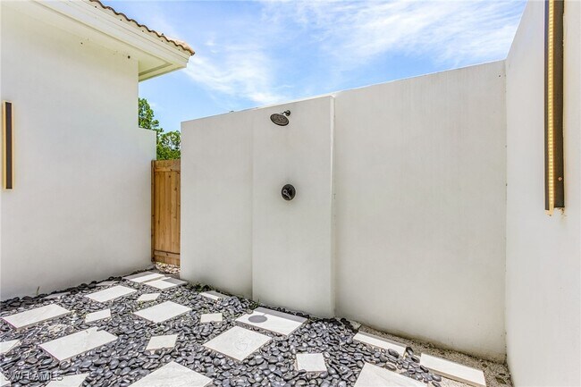 Photo - 618 31st St NW