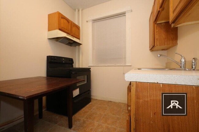 Building Photo - 2 bedroom in Allston MA 02134 Unit 3 Rental