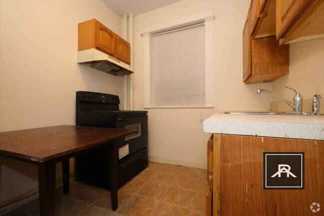 Building Photo - 2 bedroom in Allston MA 02134 Unit 3 Rental