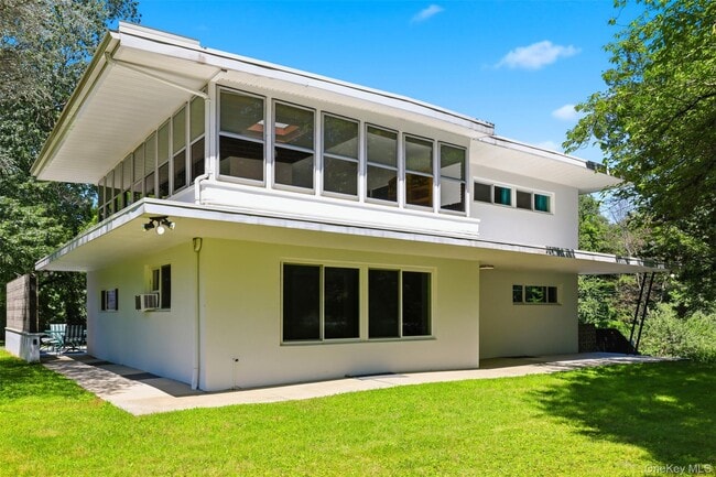 58 Carolyn Rd E