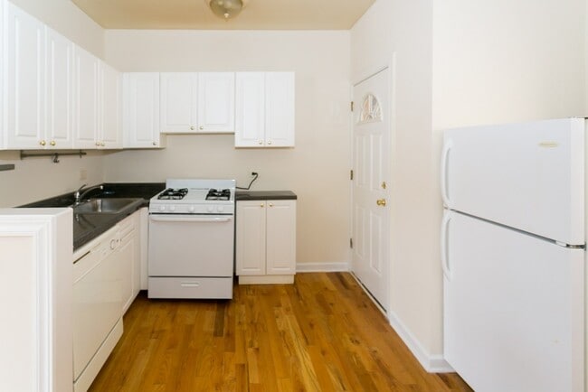 Photo - 3727 N Pine Grove Ave Unit W4