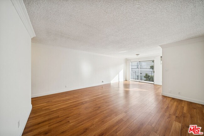 Photo - 7548 Hampton Ave Unidad 205