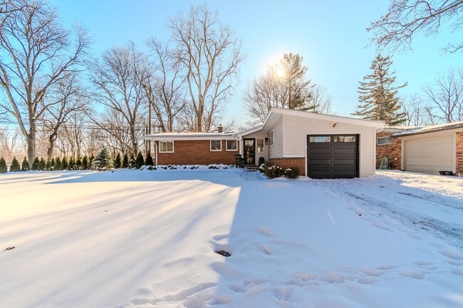 Building Photo - Charming & Updated 3-Bedroom Home for Lease in Birmingham