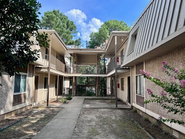 Indiandale Apartments