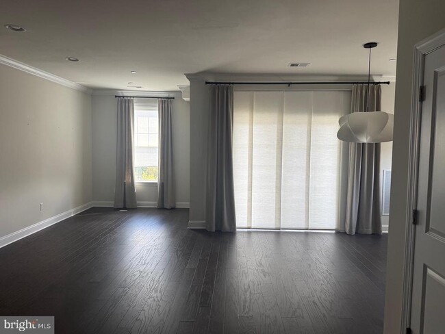 Photo - 201 Charles Ellis Dr