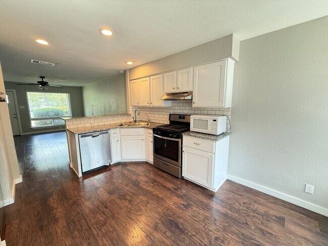 Photo - 10702 Lanshire Dr Unit B