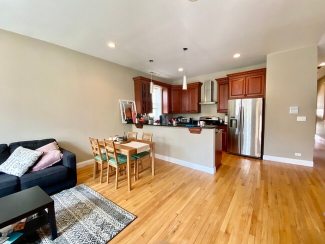 Photo - 2426 W Erie St Unidad 1