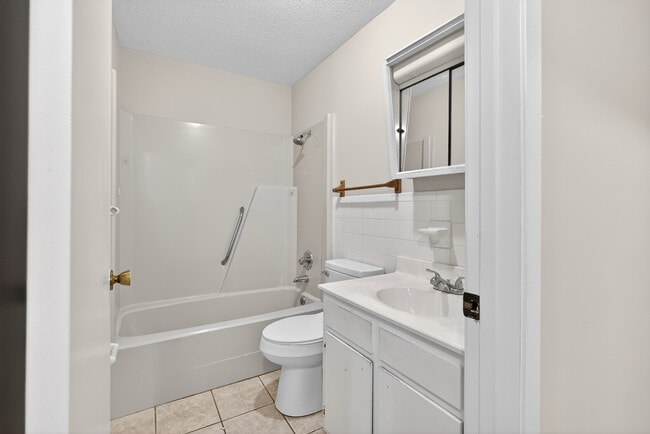 Full bath (downstairs)
