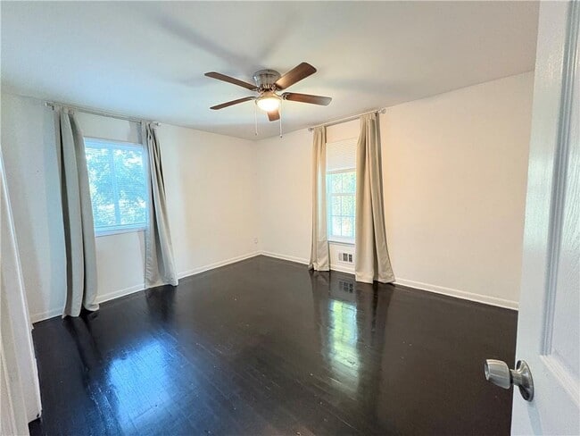 Photo - 850 James St NW