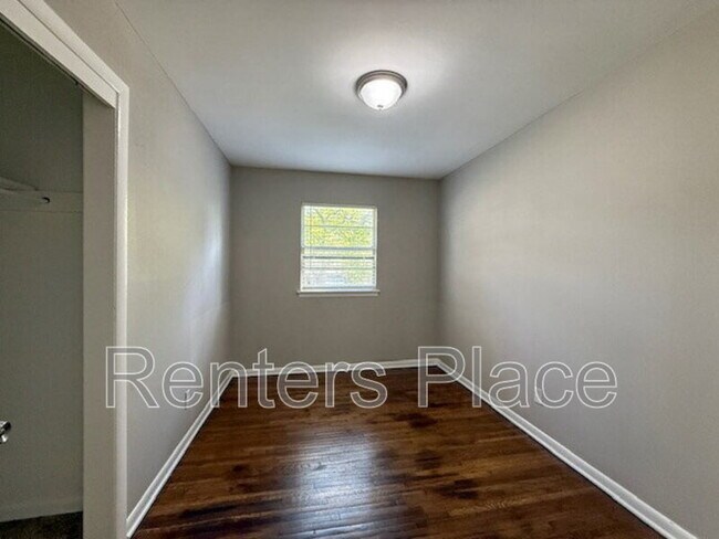 Photo - 800 N Hickory Ave