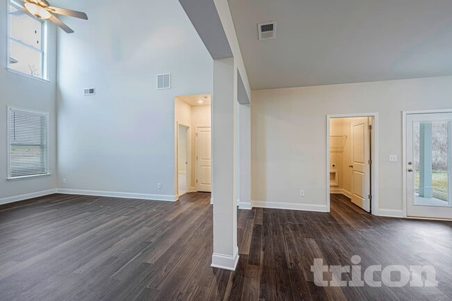 424 Curlin Ct