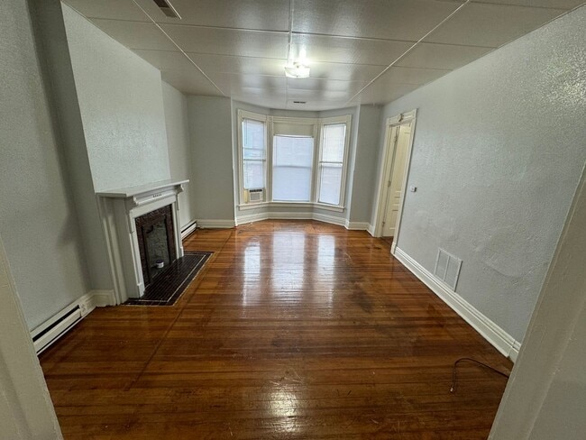 Building Photo - 432 W 3rd St Unit Apt #6