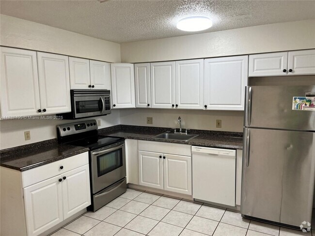 Building Photo - 1470 SW 2nd Ave Rental