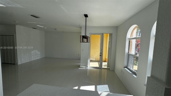 Photo - 10012 NW 7th St Unidad 112