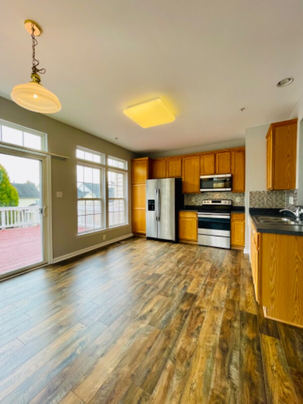 12016 Chestnut Glen Rd Townhome Townhome Rental in Clarksburg MD