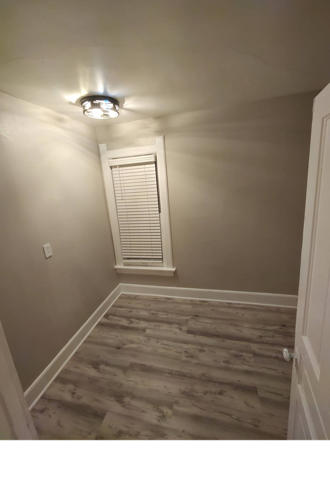 Photo - 2229 N 40th St Unit 2231 N 40th St upper