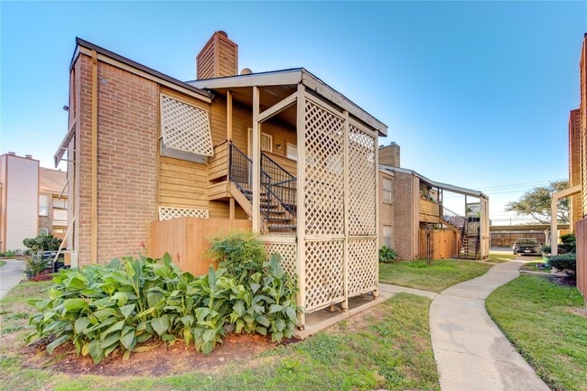 Building Photo - 10202 Forum Park Dr Unit 256