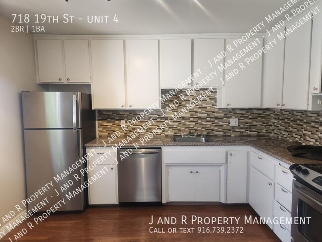 Building Photo - 718 19th St Unit 4
