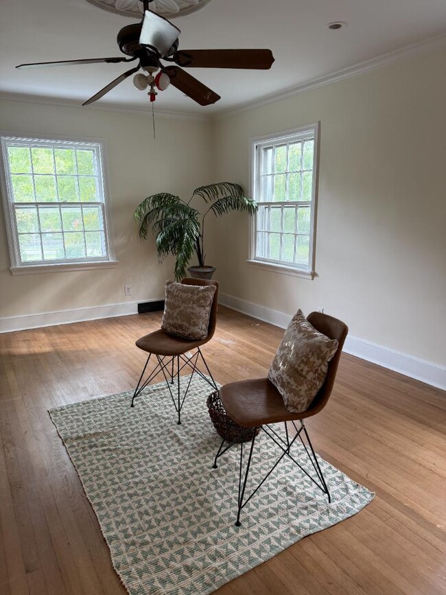 1203 W Friendly Ave