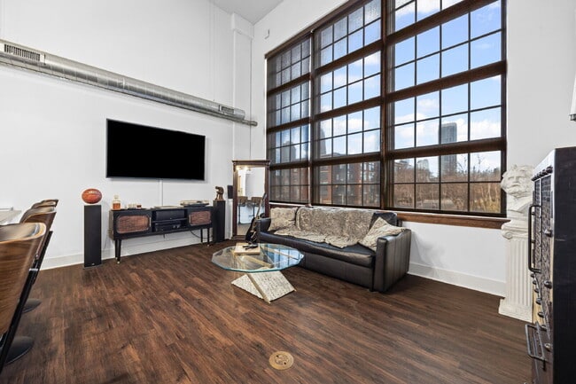 Building Photo - Urban Loft Condo Featuring Stunning Views & Rooftop Entertaining Unit 204