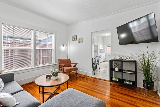 Photo - 5217 Claremont St