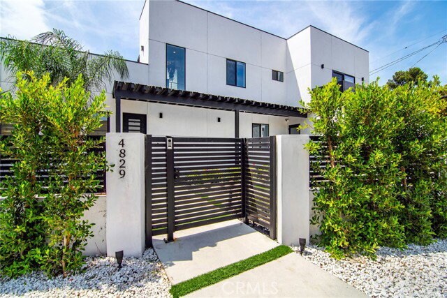 Photo - 4829 Saloma Ave