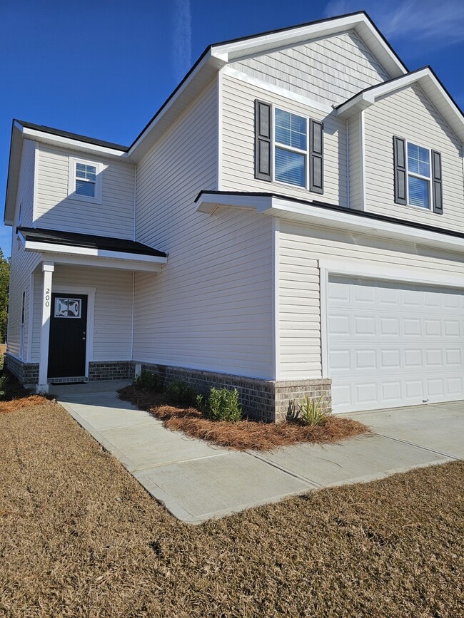 Photo - 200 Justify Ave