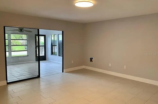 Building Photo - 906 Sunridge Dr Unit 906